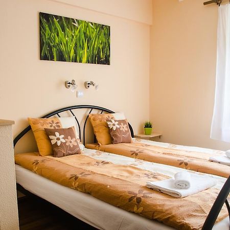 Green Corner Wellness Püspökladány Zimmer foto